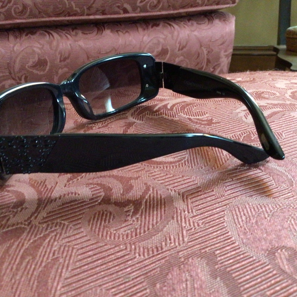 Carmen Marc Valvo NWOT women’s sunglasses onyx - Picture 4 of 7